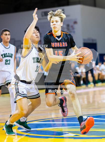 Thumbnail 2 in Half Moon Bay vs. Alisal (Aptos / S.C. Warriors NorCal Invitational) photogallery.