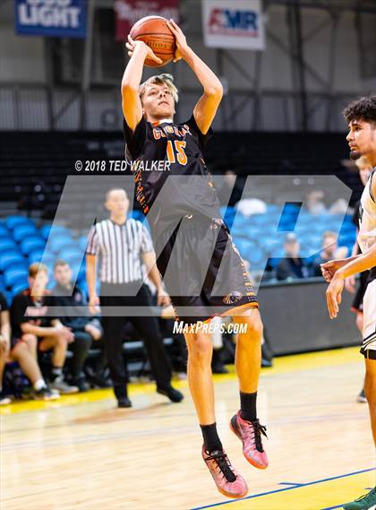 Thumbnail 2 in Half Moon Bay vs. Alisal (Aptos / S.C. Warriors NorCal Invitational) photogallery.