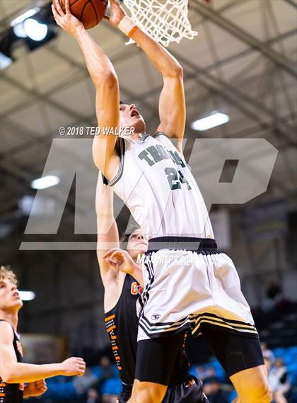 Thumbnail 2 in Half Moon Bay vs. Alisal (Aptos / S.C. Warriors NorCal Invitational) photogallery.