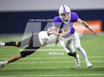 Thumbnail 1 in West vs. Mount Vernon (UIL Class 3A Division I Regional Final) photogallery.