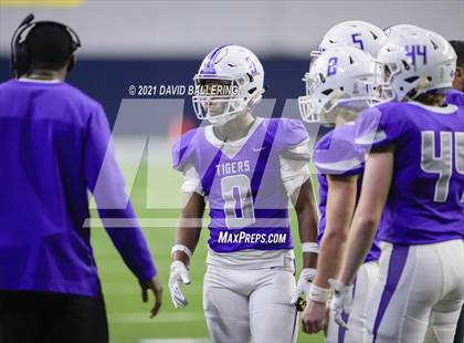Thumbnail 3 in West vs. Mount Vernon (UIL Class 3A Division I Regional Final) photogallery.