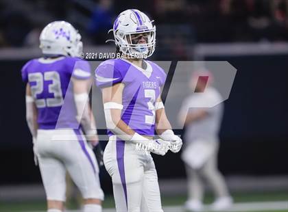 Thumbnail 1 in West vs. Mount Vernon (UIL Class 3A Division I Regional Final) photogallery.