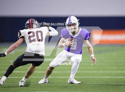 Thumbnail 2 in West vs. Mount Vernon (UIL Class 3A Division I Regional Final) photogallery.