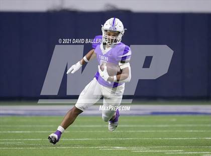 Thumbnail 2 in West vs. Mount Vernon (UIL Class 3A Division I Regional Final) photogallery.