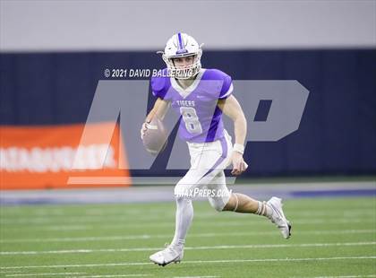 Thumbnail 1 in West vs. Mount Vernon (UIL Class 3A Division I Regional Final) photogallery.