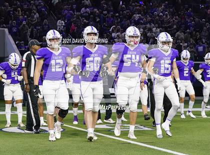 Thumbnail 1 in West vs. Mount Vernon (UIL Class 3A Division I Regional Final) photogallery.