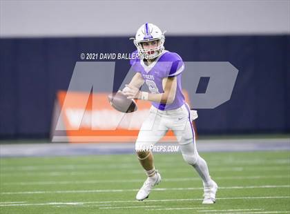 Thumbnail 2 in West vs. Mount Vernon (UIL Class 3A Division I Regional Final) photogallery.