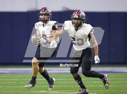 Thumbnail 3 in West vs. Mount Vernon (UIL Class 3A Division I Regional Final) photogallery.