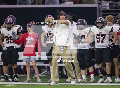 Thumbnail 2 in West vs. Mount Vernon (UIL Class 3A Division I Regional Final) photogallery.