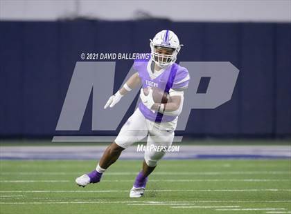 Thumbnail 1 in West vs. Mount Vernon (UIL Class 3A Division I Regional Final) photogallery.