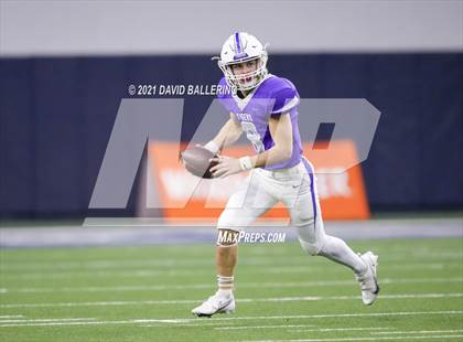 Thumbnail 3 in West vs. Mount Vernon (UIL Class 3A Division I Regional Final) photogallery.
