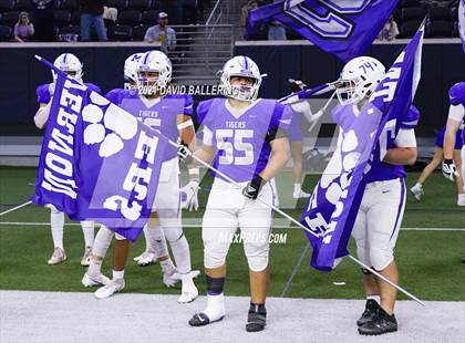 Thumbnail 3 in West vs. Mount Vernon (UIL Class 3A Division I Regional Final) photogallery.