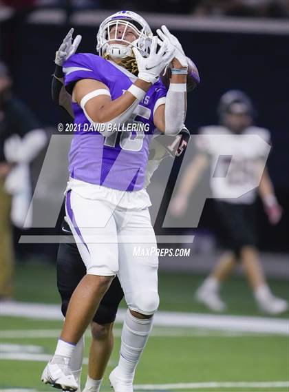 Thumbnail 1 in West vs. Mount Vernon (UIL Class 3A Division I Regional Final) photogallery.