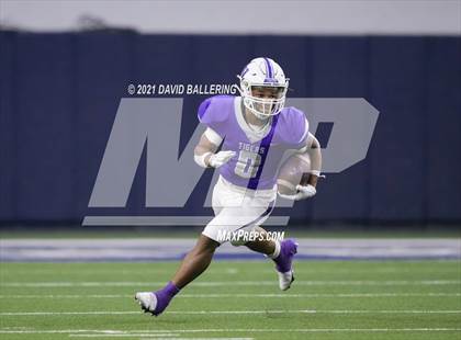 Thumbnail 3 in West vs. Mount Vernon (UIL Class 3A Division I Regional Final) photogallery.