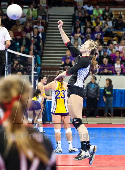 Thumbnail 3 in Roosevelt vs. Coronado (CHSAA 4A Pool 1) photogallery.