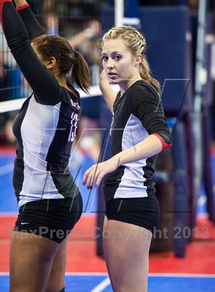 Thumbnail 2 in Roosevelt vs. Coronado (CHSAA 4A Pool 1) photogallery.