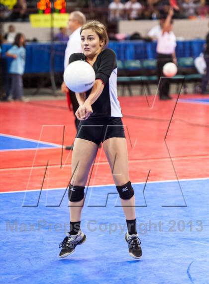 Thumbnail 2 in Roosevelt vs. Coronado (CHSAA 4A Pool 1) photogallery.