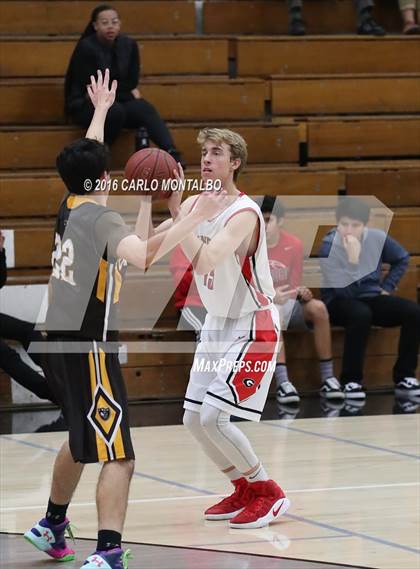 Thumbnail 3 in Don Lugo vs. Glendora photogallery.