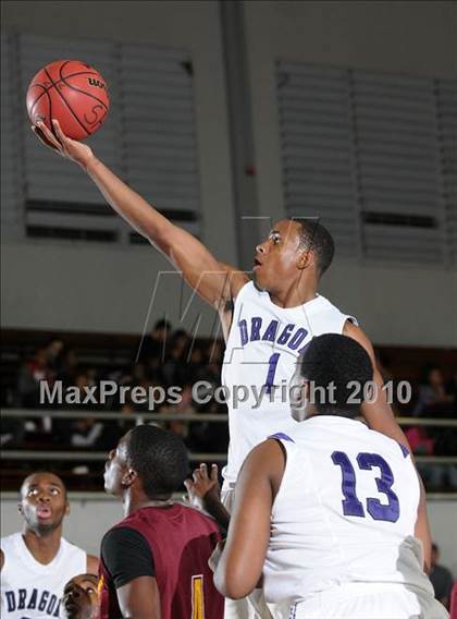 Thumbnail 2 in Edison vs. Sacramento (St. Hope Classic) photogallery.