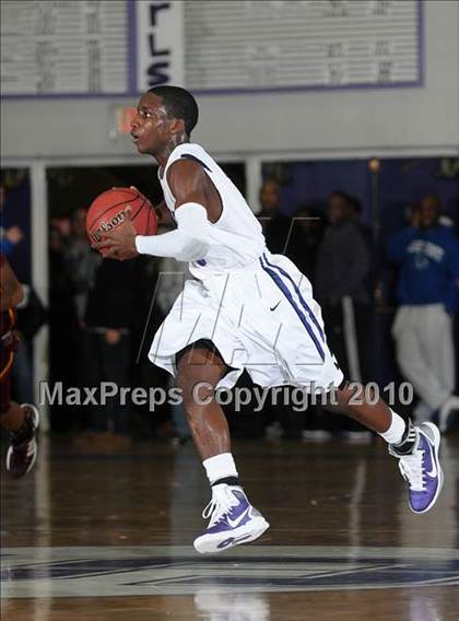 Thumbnail 2 in Edison vs. Sacramento (St. Hope Classic) photogallery.