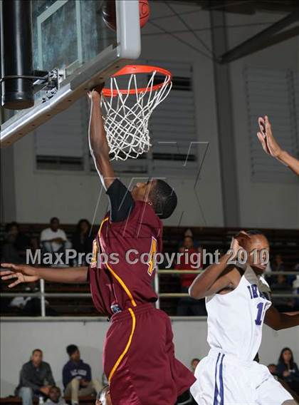Thumbnail 2 in Edison vs. Sacramento (St. Hope Classic) photogallery.