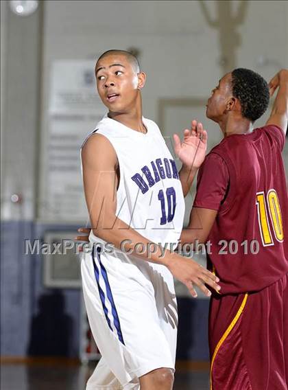 Thumbnail 2 in Edison vs. Sacramento (St. Hope Classic) photogallery.