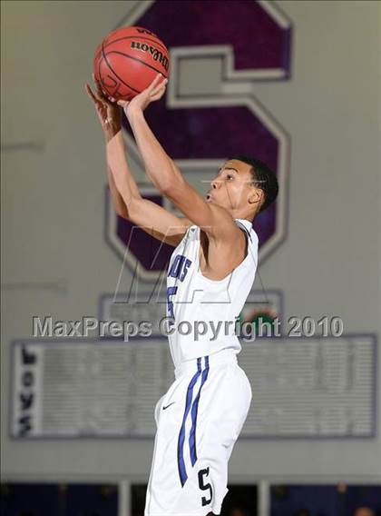 Thumbnail 3 in Edison vs. Sacramento (St. Hope Classic) photogallery.