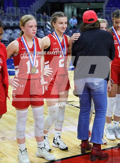 Thumbnail 1 in Holliday vs. Columbus (UIL 3A Basketball State Semifinal Medal Ceremony) photogallery.