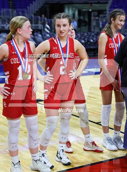 Thumbnail 2 in Holliday vs. Columbus (UIL 3A Basketball State Semifinal Medal Ceremony) photogallery.