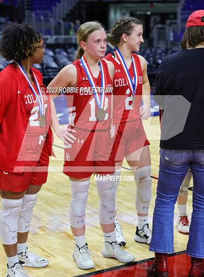 Thumbnail 1 in Holliday vs. Columbus (UIL 3A Basketball State Semifinal Medal Ceremony) photogallery.