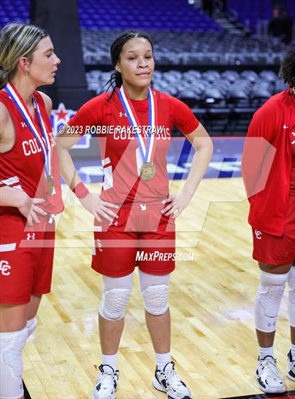 Thumbnail 1 in Holliday vs. Columbus (UIL 3A Basketball State Semifinal Medal Ceremony) photogallery.