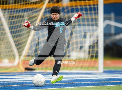 Thumbnail 3 in Birmingham vs. El Camino Real (CIFLACS Div-1 Quarterfinal) photogallery.