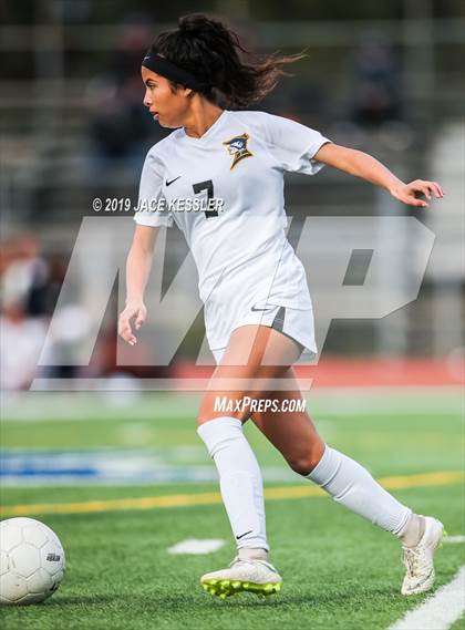 Thumbnail 3 in Birmingham vs. El Camino Real (CIFLACS Div-1 Quarterfinal) photogallery.