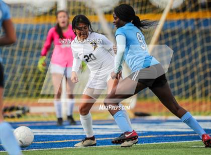 Thumbnail 3 in Birmingham vs. El Camino Real (CIFLACS Div-1 Quarterfinal) photogallery.