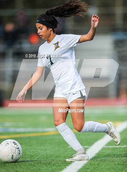 Thumbnail 2 in Birmingham vs. El Camino Real (CIFLACS Div-1 Quarterfinal) photogallery.