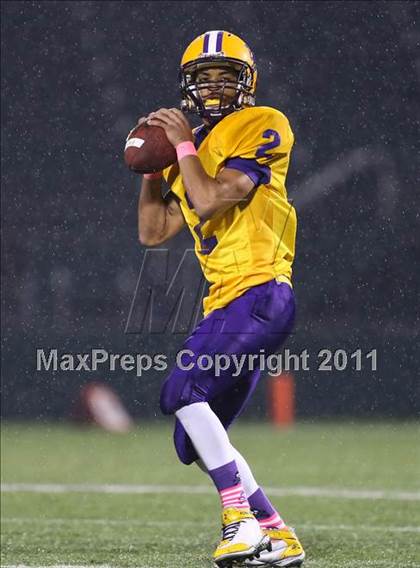 Thumbnail 1 in Mendon/Sutherland vs. East (Section 5 Class AA Semifinal) photogallery.