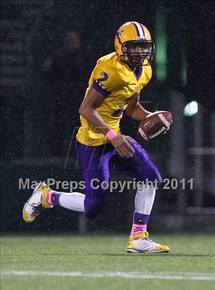 Thumbnail 2 in Mendon/Sutherland vs. East (Section 5 Class AA Semifinal) photogallery.