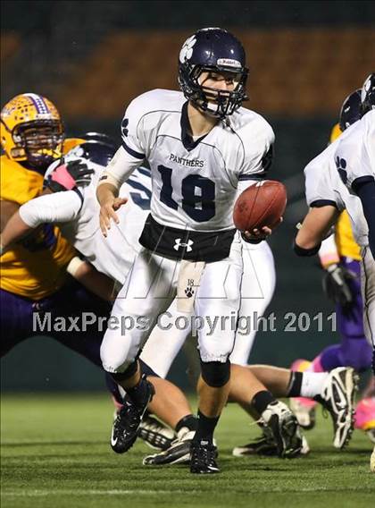 Thumbnail 1 in Mendon/Sutherland vs. East (Section 5 Class AA Semifinal) photogallery.