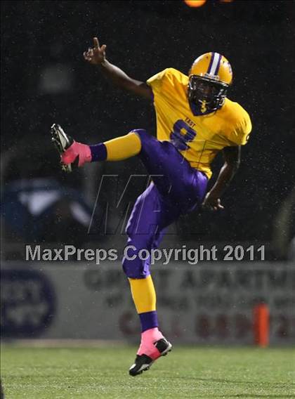 Thumbnail 1 in Mendon/Sutherland vs. East (Section 5 Class AA Semifinal) photogallery.