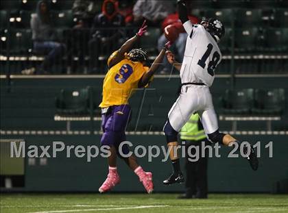 Thumbnail 1 in Mendon/Sutherland vs. East (Section 5 Class AA Semifinal) photogallery.