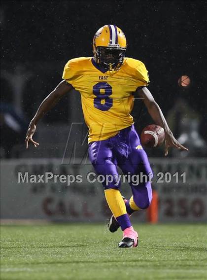 Thumbnail 2 in Mendon/Sutherland vs. East (Section 5 Class AA Semifinal) photogallery.
