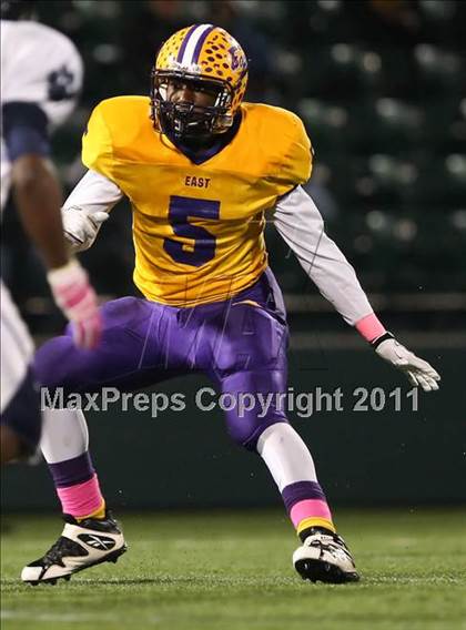 Thumbnail 3 in Mendon/Sutherland vs. East (Section 5 Class AA Semifinal) photogallery.