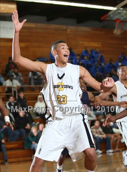 Thumbnail 2 in Bishop O'Dowd vs. Leuzinger (MaxPreps Holiday Classic) photogallery.