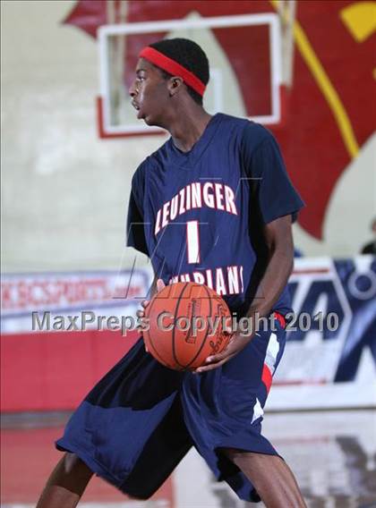 Thumbnail 2 in Bishop O'Dowd vs. Leuzinger (MaxPreps Holiday Classic) photogallery.