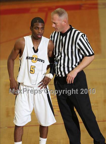 Thumbnail 1 in Bishop O'Dowd vs. Leuzinger (MaxPreps Holiday Classic) photogallery.