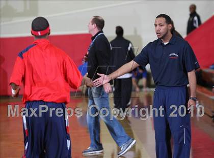 Thumbnail 2 in Bishop O'Dowd vs. Leuzinger (MaxPreps Holiday Classic) photogallery.