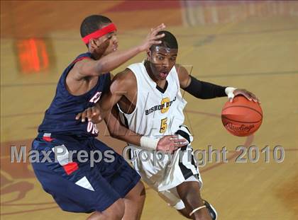 Thumbnail 1 in Bishop O'Dowd vs. Leuzinger (MaxPreps Holiday Classic) photogallery.
