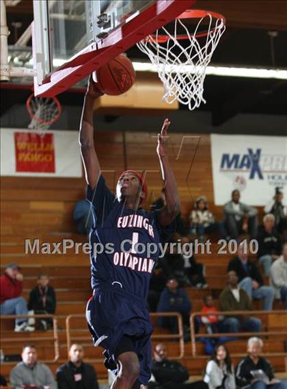 Thumbnail 1 in Bishop O'Dowd vs. Leuzinger (MaxPreps Holiday Classic) photogallery.