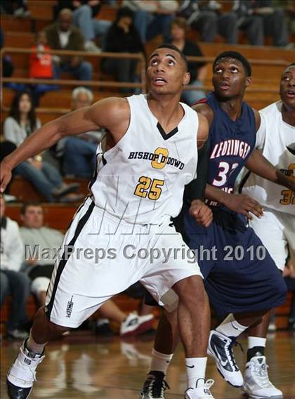 Thumbnail 3 in Bishop O'Dowd vs. Leuzinger (MaxPreps Holiday Classic) photogallery.