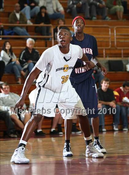 Thumbnail 2 in Bishop O'Dowd vs. Leuzinger (MaxPreps Holiday Classic) photogallery.